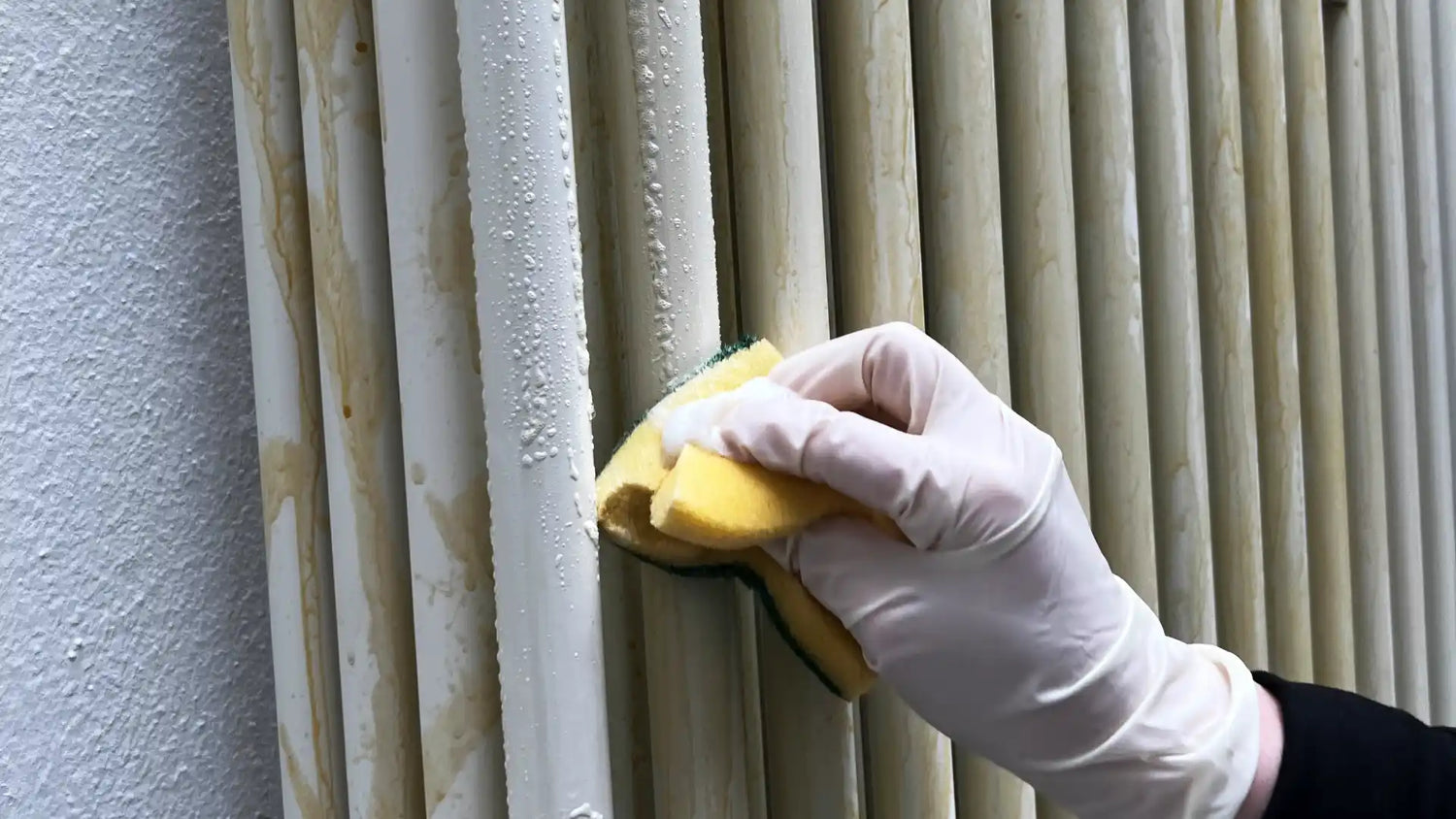 Nikotinflecken entfernen – Einfach hartnäckige Rückstände loswerden