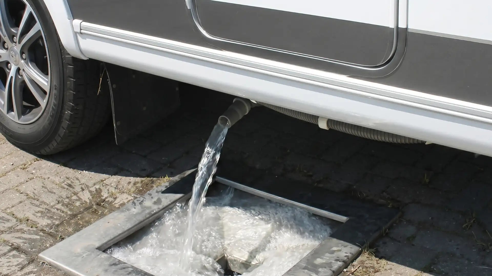 Reinigung Abwassertank Wohnmobil: Was wirklich gegen Gerüche und Ablagerungen hilft