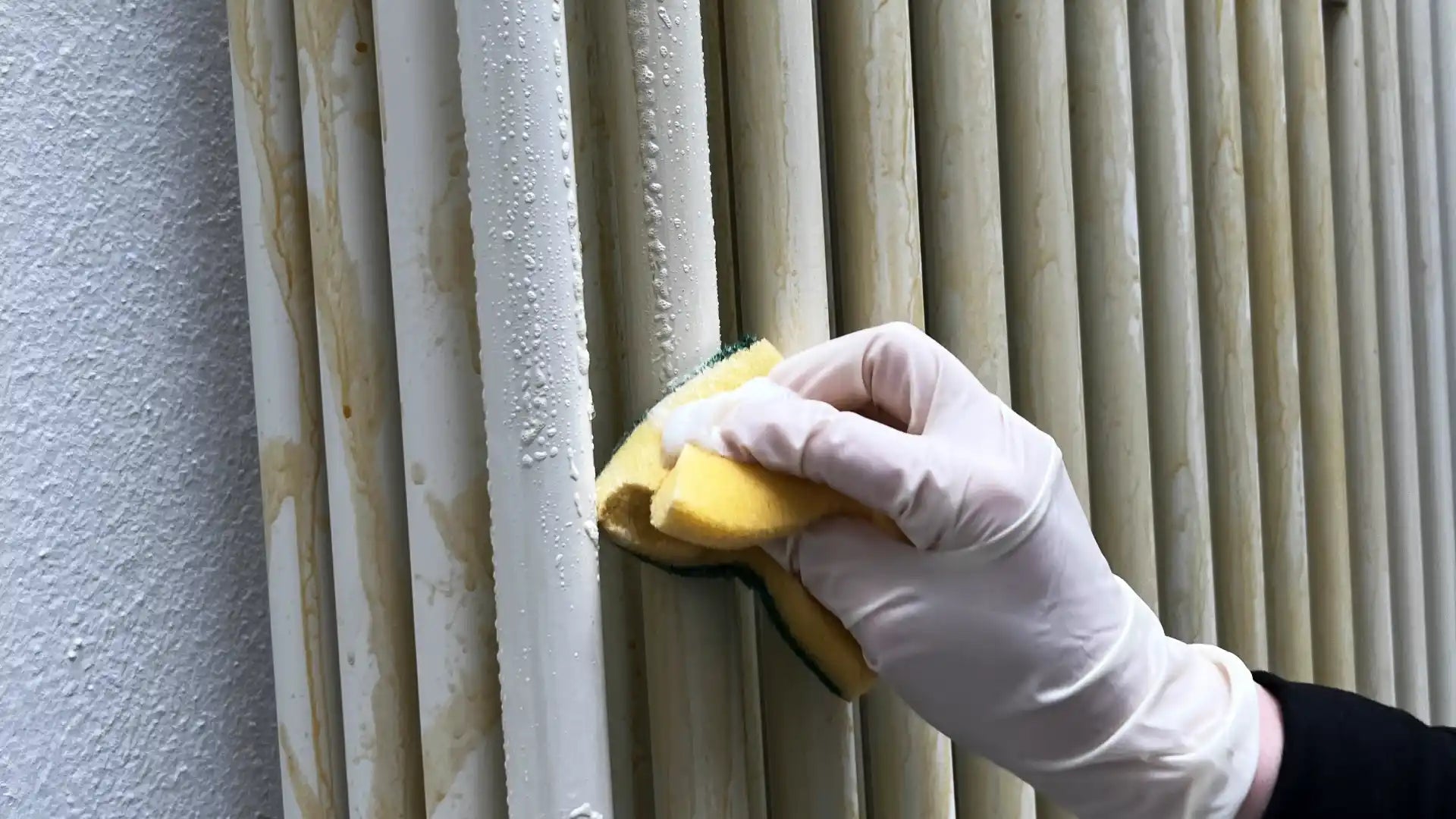 Nikotinflecken entfernen – Einfach hartnäckige Rückstände loswerden